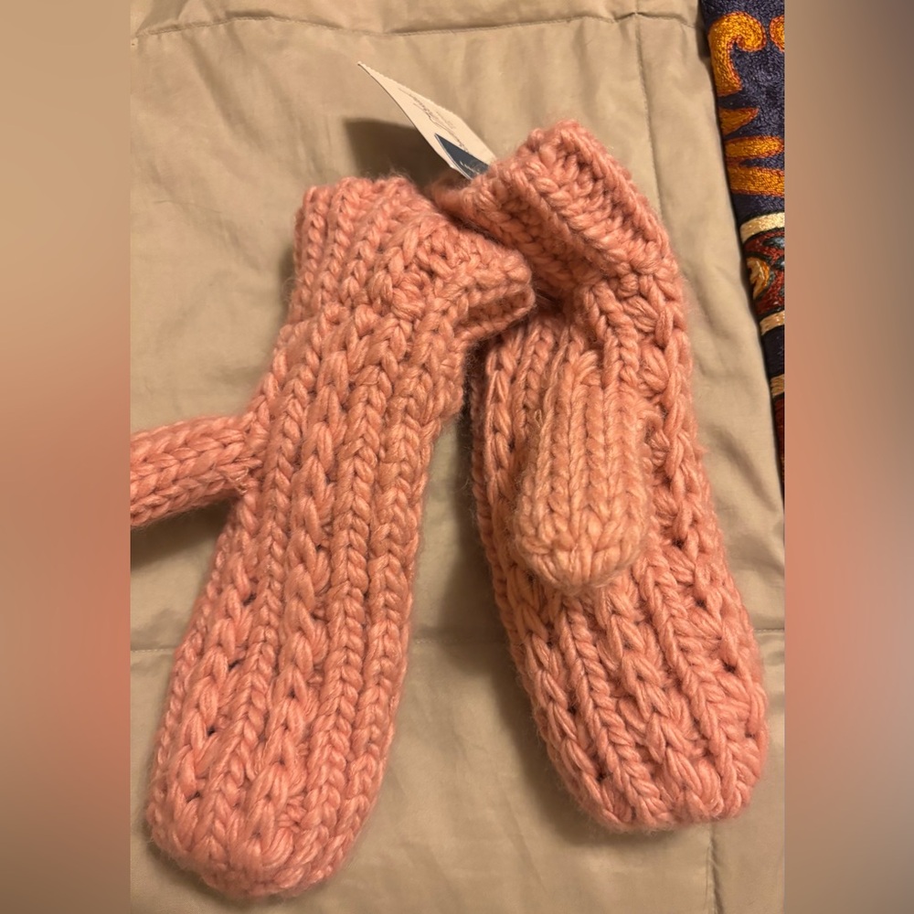 Universal Thread Pink Knit Mittens